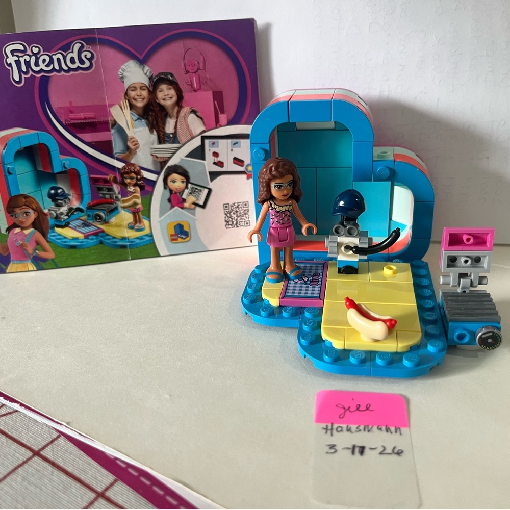 LEGO Friends Heart Case Playset - Blue, Pink & Yellow